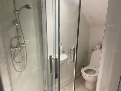 Salle de bains dans l'établissement Maison de ville mitoyenne 4 chambres