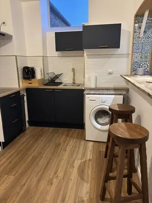 Cuisine ou kitchenette dans l'établissement Kadéraf