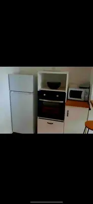 Cuisine ou kitchenette dans l'établissement Charmante maison en granit