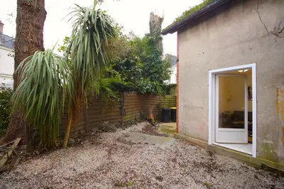 Jardin de l'établissement Le Bohème, Maisonnette en duplex avec cour privée, Intendance Luxury Host
