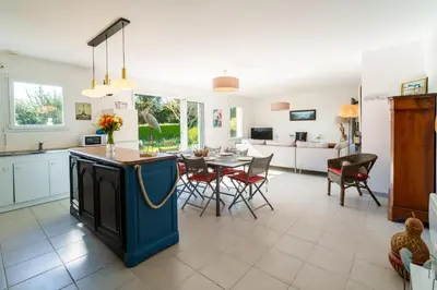 Cuisine ou kitchenette dans l'établissement La Parenthèse Mont Saint Michel