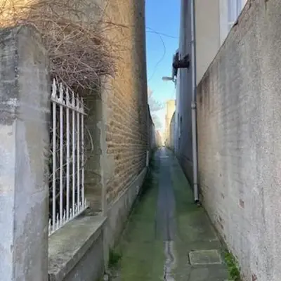 L hippocampe petite maison cosie avec cour intérieure à 200 metres de la mer Normandie