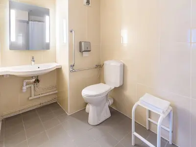 Salle de bains dans l'établissement B&B HOTEL Cherbourg