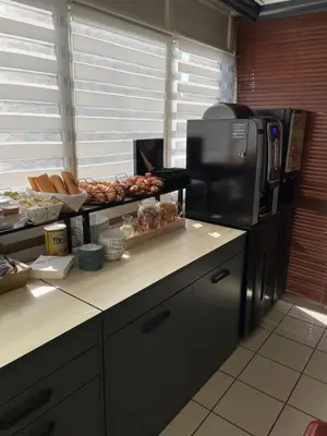 Cuisine ou kitchenette dans l'établissement Brit Hotel Cherbourg