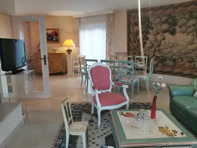 Télévision ou salle de divertissement dans l'établissement Holiday Home Les Rimains by Interhome