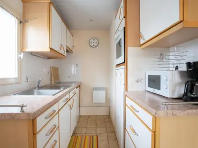 Cuisine ou kitchenette dans l'établissement Apartment Les christophines-3 by Interhome