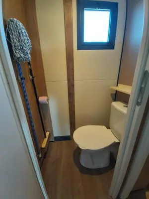 Salle de bains dans l'établissement Camping Sainte Mère Eglise