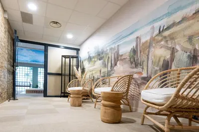 Coin salon dans l'établissement Kyriad Prestige Residence & Spa Cabourg-Dives-sur-Mer