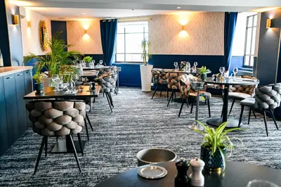 Coin salon dans l'établissement La glycine hotel, spa et bien-être