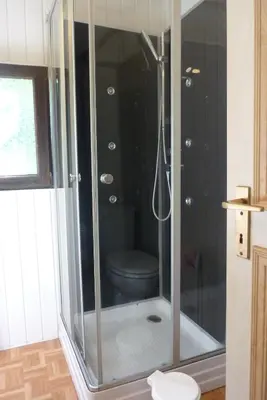 Salle de bains dans l'établissement Relais Du Saussay