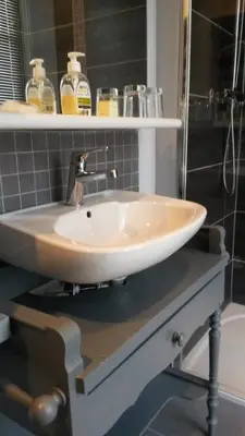 Salle de bains dans l'établissement Chambres de Charme a la Ferme
