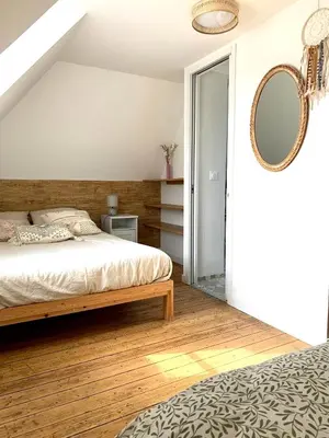 Un ou plusieurs lits dans un hébergement de l'établissement Charmante maison Cabourg