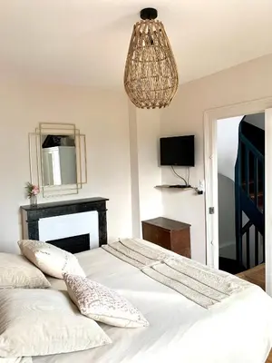 Un ou plusieurs lits dans un hébergement de l'établissement Charmante maison Cabourg