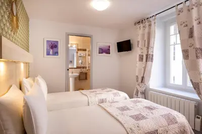 Un ou plusieurs lits dans un hébergement de l'établissement Hôtel de Lion sur Mer