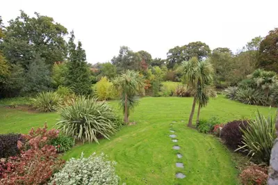 Jardin de l'établissement Gites Du Manoir de Savigny