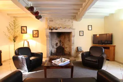 Télévision ou salle de divertissement dans l'établissement Gites Du Manoir de Savigny