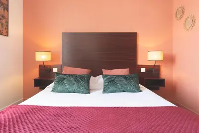 Un ou plusieurs lits dans un hébergement de l'établissement Hôtel Les Coutainvillaises