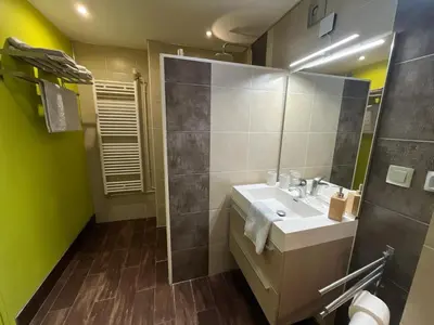 Salle de bains dans l'établissement gite plages du débarquement