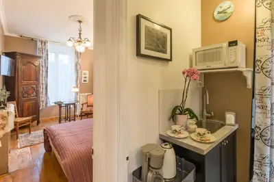 Cuisine ou kitchenette dans l'établissement DDay Aviators