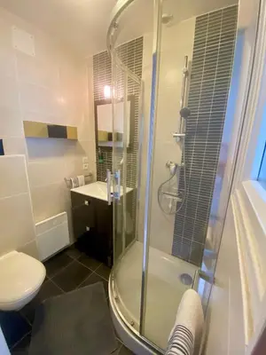 Salle de bains dans l'établissement Le Petit Logis - Vue Mer
