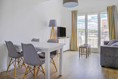 Télévision ou salle de divertissement dans l'établissement Residence Port Guillaume - maeva Home