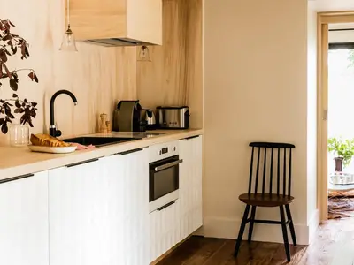Cuisine ou kitchenette dans l'établissement Chez Laurence du Tilly L'annexe