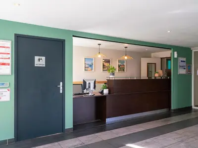Hall ou réception de l'établissement Séjours & Affaires Caen Le Clos Beaumois