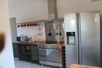 Cuisine ou kitchenette dans l'établissement Les Ecuries