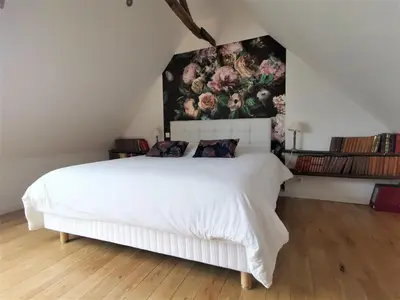 Un ou plusieurs lits dans un hébergement de l'établissement Domaine LVD avec SPA, bois et rivière privée