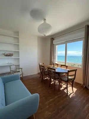 Vue générale sur la mer ou vue sur la mer prise depuis la maison de vacances