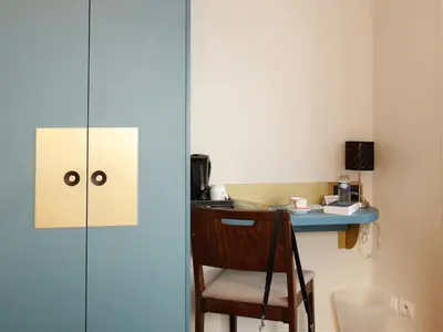 Télévision ou salle de divertissement dans l'établissement Hôtel de France Vire