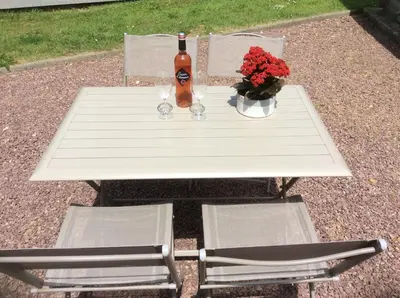 Boissons dans l'établissement Normandie Cosy Apt rdc indépendant bien équipé dans maison confortable terrasse grand jardin clos sans vis à vis parking privatif entre Caen et Bayeux, proche plages du débarquement