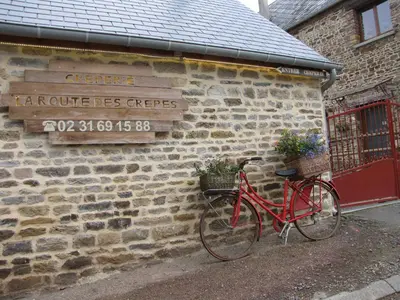 Vélo sur le terrain de l'établissement L'Ecurie chambre d'hôtes ou dans les environs
