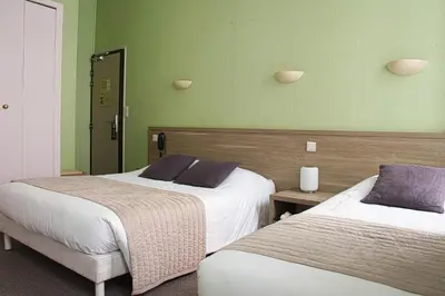 Un ou plusieurs lits dans un hébergement de l'établissement Cit'Hotel Hôtel Beauséjour