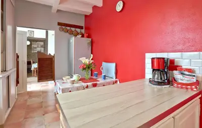 Cuisine ou kitchenette dans l'établissement 3 Bedroom Amazing Home In Vergoncey