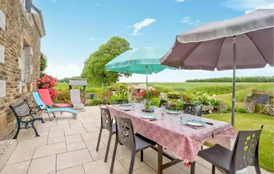 Jardin de l'établissement 3 Bedroom Amazing Home In Vergoncey