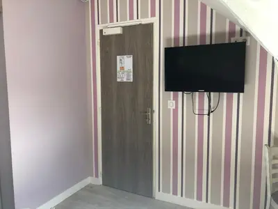 Télévision ou salle de divertissement dans l'établissement Restaurant Hotel Logis Chez Sophie