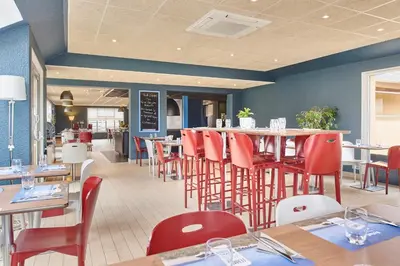 Restaurant ou autre lieu de restauration dans l'établissement Kyriad Caen Nord - Hérouville-Saint-Clair