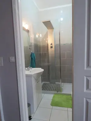 Salle de bains dans l'établissement La Datiniere