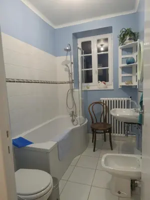 Salle de bains dans l'établissement La Datiniere