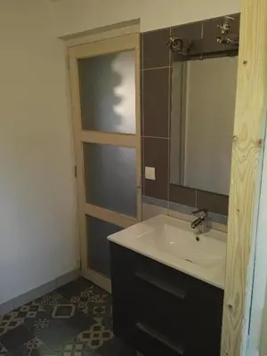 Salle de bains dans l'établissement Le Pti' chez vous