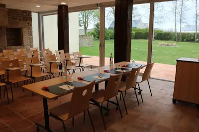 Restaurant ou autre lieu de restauration dans l'établissement Le Saint Aubert