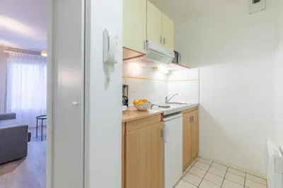 Cuisine ou kitchenette dans l'établissement Appart'City Classic Caen
