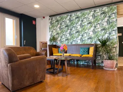 Coin salon dans l'établissement SHELDER Hôtel - CHERBOURG EN COTENTIN - Equeurdreville