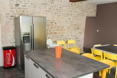 Cuisine ou kitchenette dans l'établissement Maison Bayeux 4 chambres