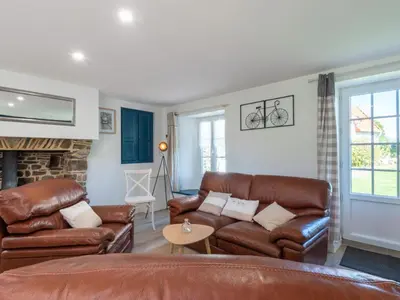 Coin salon dans l'établissement Holiday Home La Salicorne by Interhome