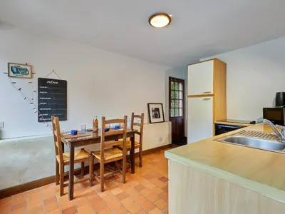 Cuisine ou kitchenette dans l'établissement Holiday Home La Voisinière no-1 by Interhome