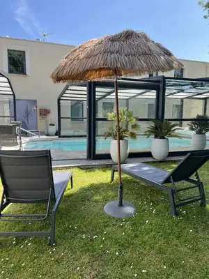 Piscine de l'établissement Hotel Best Western La Mare Ô Poissons ou située à proximité