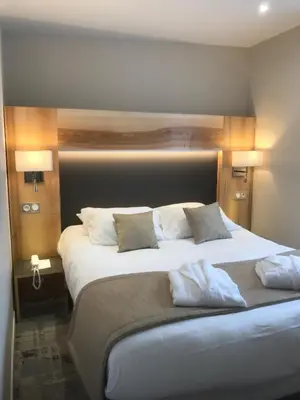 Un ou plusieurs lits dans un hébergement de l'établissement Hotel Le Cercle