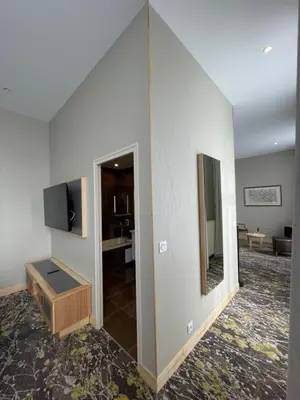 Télévision ou salle de divertissement dans l'établissement Hotel Le Cercle
